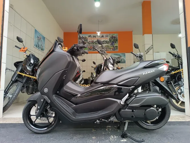 NMAX 160 2022 preta