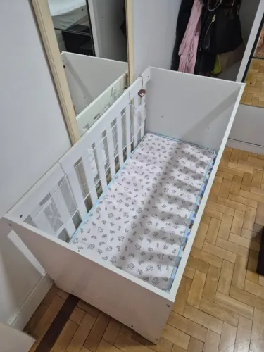Berço 3 em 1 com mosquiteiro + colchão 