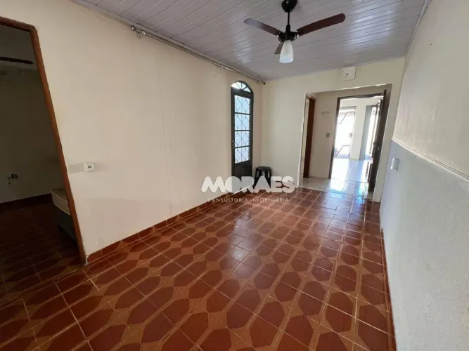 Casa com 3 quartos, sendo 1 suíte, 180 m² - venda por R$ 330.000 ou aluguel por R$ 2.100/m
