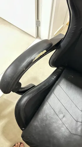Cadeira gamer preta usada