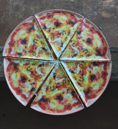 Kit 6 pratos triangulares com estampa temática de pizza + 1 prato redondo de Melamina