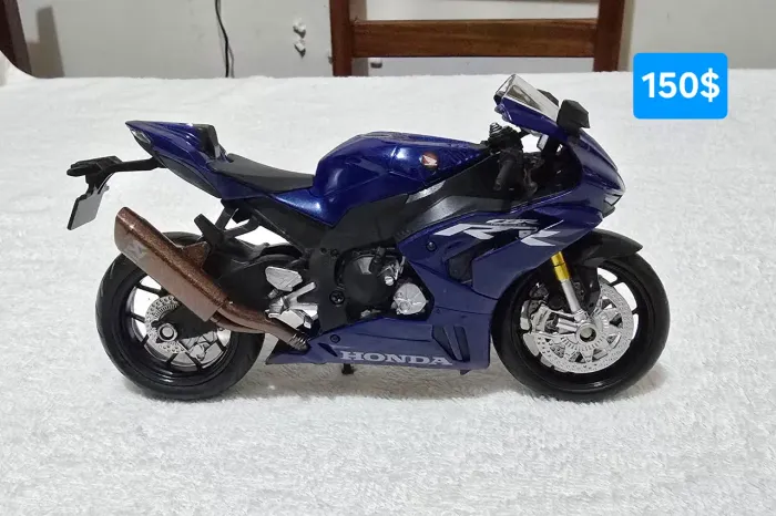 Moto miniatura Honda CBR1000RR-R Fireblade
