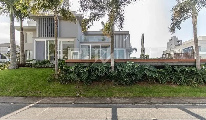 Casa 5 Dormitórios (3 Suítes), Mobiliado - Itajaí-SC
