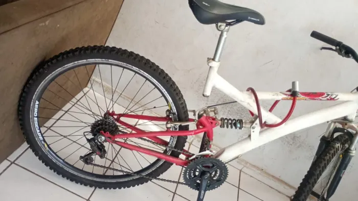 Bicicleta semi nova 