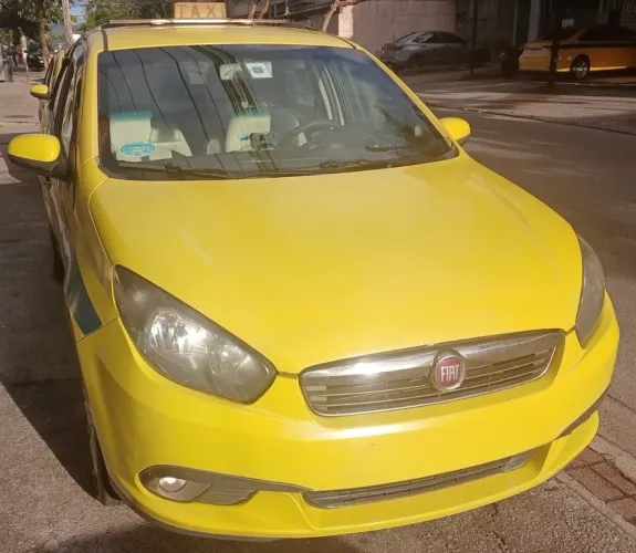Fiat Grand Siena Essence 1.6 Flex 16V 2014