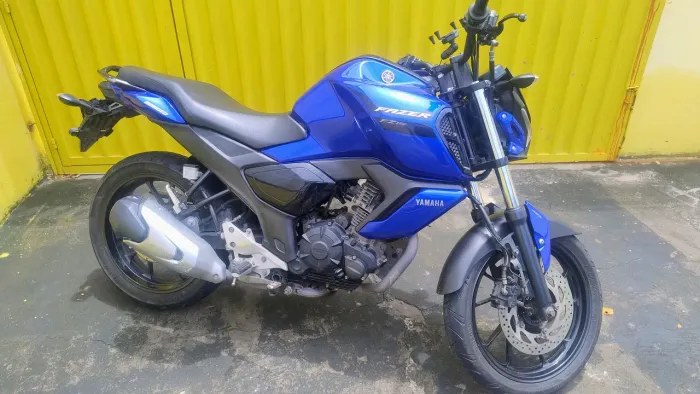 Fazer fz15 muito nova 