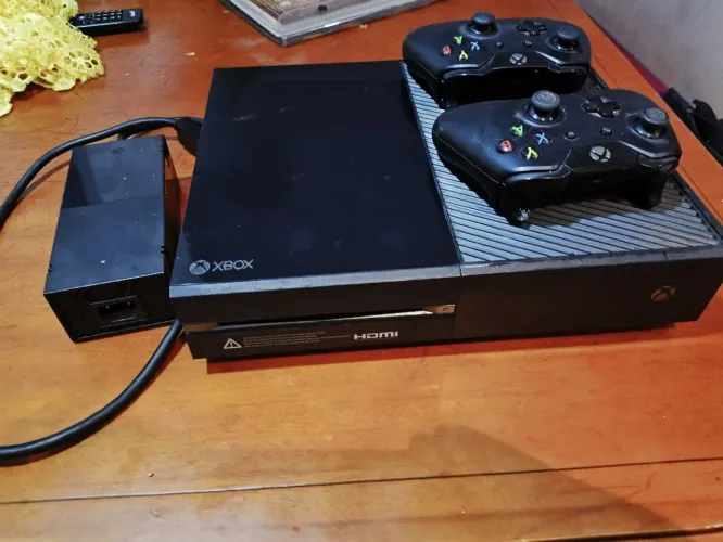 Xbox One 500GB Forza 6 Edition + Caixa + Jogos + Controle (+1 de Brinde, 2 ao todo)