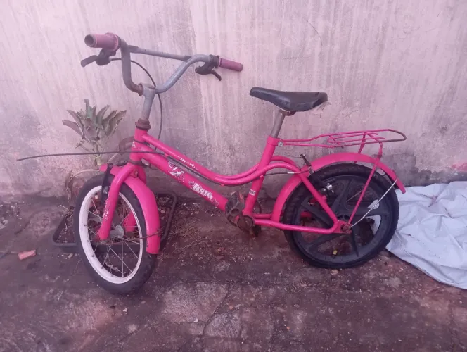 Vendo uma bicicleta 