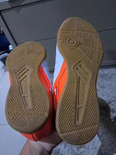 Chuteira Umbro Fifty tamanho 36