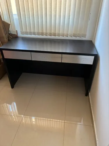 Escrivaninha / Mesa de Escritório com 3 Gavetas - Excelente Estado