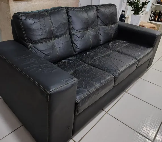 Sofá 3 lugares em corino