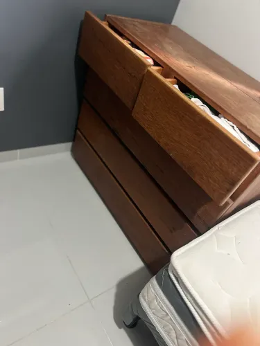 Cômoda em madeira legítima