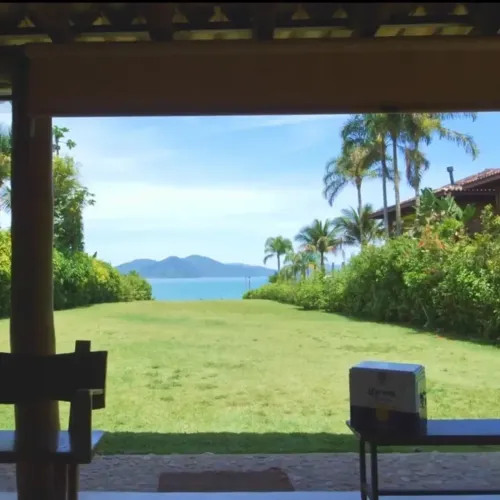 Casa Exclusiva Pé na Areia à Venda na Praia Brava do Sul Ubatuba