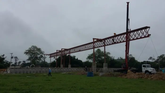VENDO TRELICA LANÇADEIRA