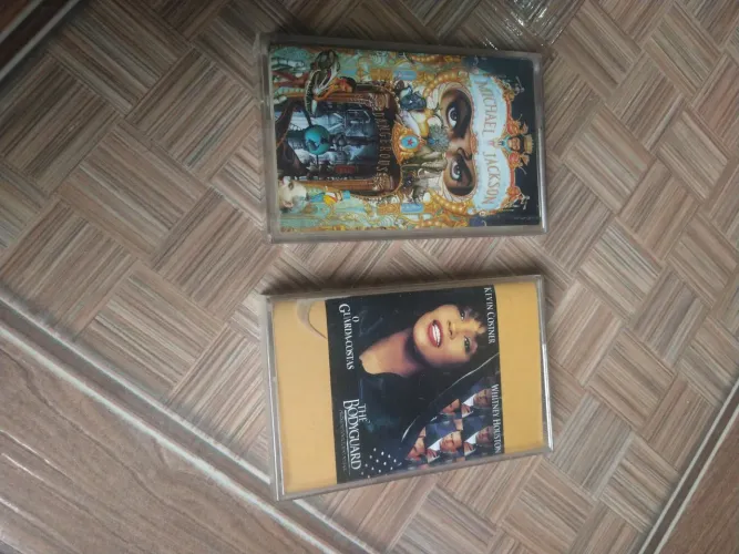 2 fitas K7 Michel Jakson ... Whitney