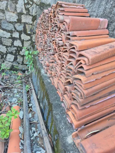 VENDE-SE JANELAS DE ALUMÍNIO / PORTAS ALUMÍNIO / BASCULAS  ALUMÍNIO / TELHADOS COLONIAIL
