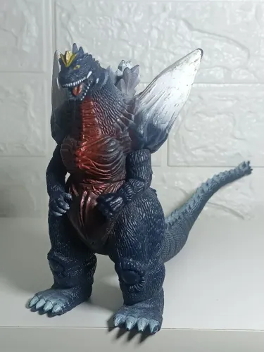 Boneco Space Godzilla da série "Movie Monster" da Bandai.