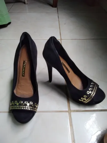 Sapato plataforma camurça preto com dourado