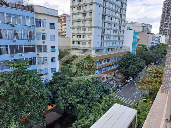 IMPERDÍVEL APARTAMENTO DE 3 QUARTOS COM VAGA NA ESCRITURA NO CORAÇÃO DO LEBLON!!!