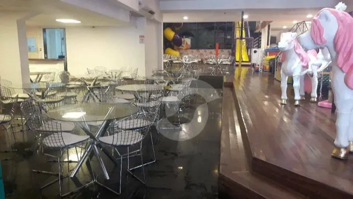 Linda Loja com Casa de Festas em Itaipú