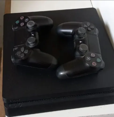 Ps4 slim 