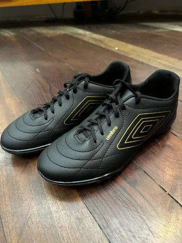 Chuteira Umbro