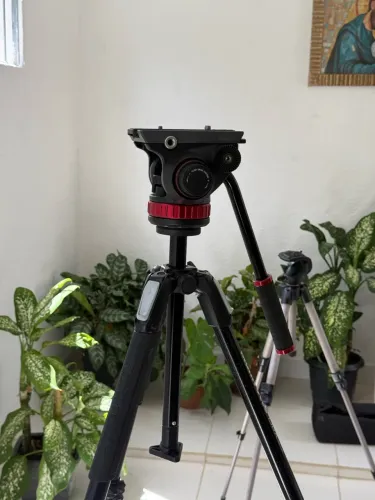 Tripé manfrotto MVH502AH