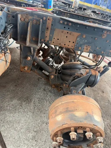 Vendo bitruck Eixo de Iveco completo dianteiro revisado o bitruck é de cavalinho completo