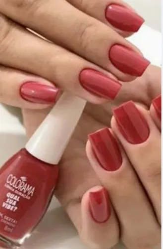 Precisa de manicure  .unhas simples 