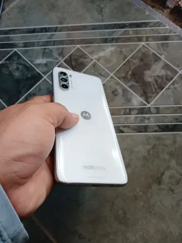 Motorola G52 em bom estado.