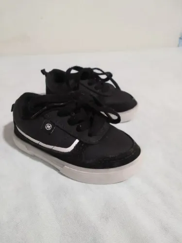 Tênis bebê Moleka semi novo