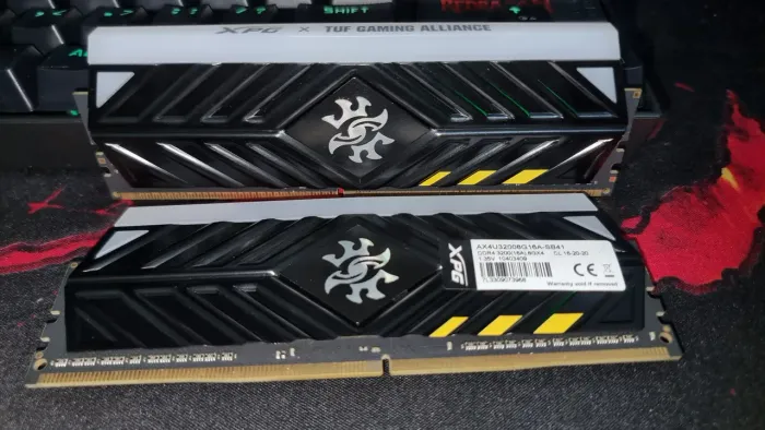 Memória Ram 2x8gb 3200mhz Ddr4, XPG TUF GAMING RGB<br><br>Aceito cartão!<br>*Apenas R$750,00*