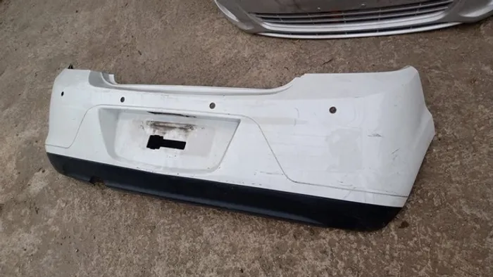 Para-choque traseiro Chevrolet Onix 2015