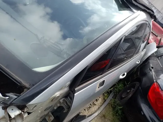 Friso do parabrisa Citroen C4 esquerdo 