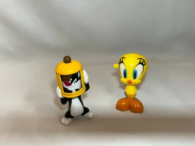 2 Bonecos MC Donalds Piu piu e Frajola