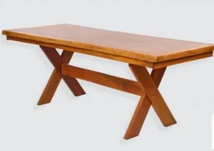 Mesa em madeira maciça 