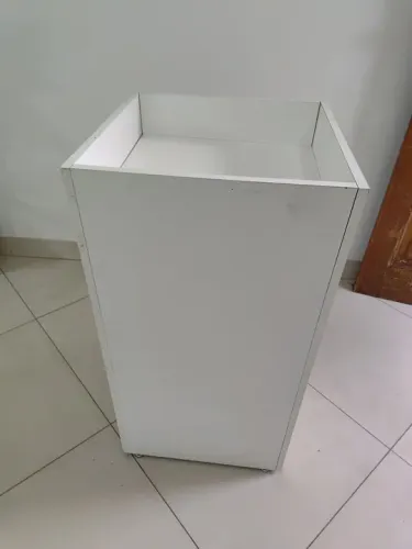 Cesto expositor em mdf