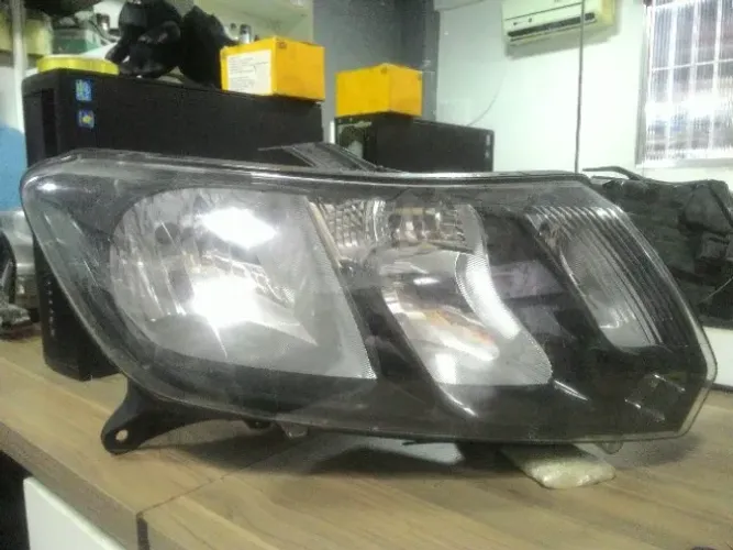 Farol Direito Renault Sandero Logan 2014 a 2019 260106813R