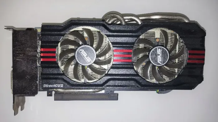 Placa De Vídeo Asus Geforce Gtx 670 2gb Gddr5 com defeito na imagem