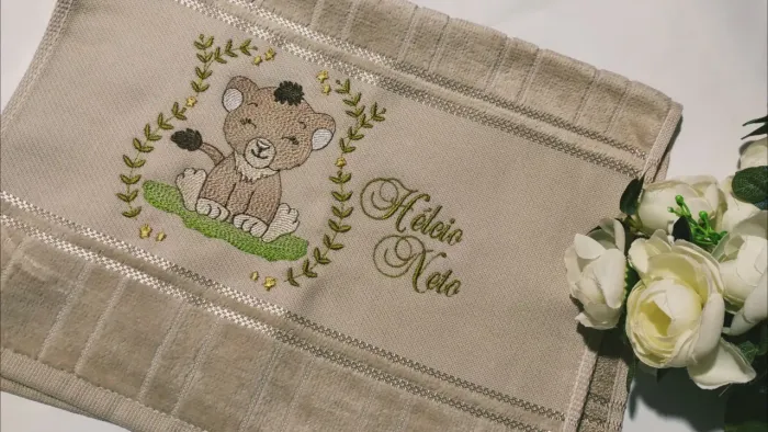 Toalhas boca bordadas e personalizadas.