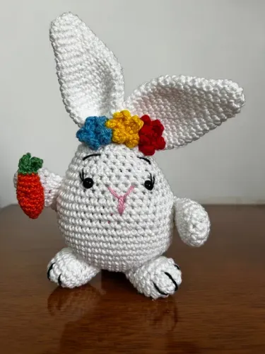 Coelho em Crochê Amigurumi Páscoa Coelhinha Pelúcia Brinquedo Enfeite