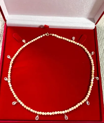 Colar ouro 18k de madrepérola e gotas de zircônia