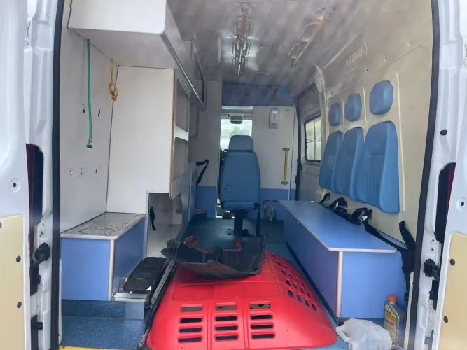 Móveis e equipamentos de ambulância !