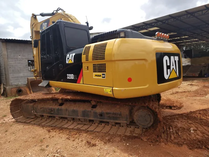 Escavadeira cat 320