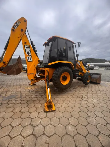 Retroescavadeira JCB