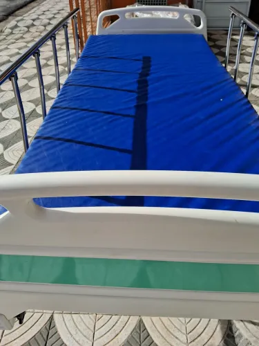 Cama Hospitalar  ELEVAÇÃO DE ALTURA + colchão +mesa alimentação + suporte nutrição 