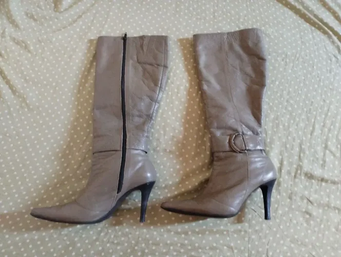 Bota cano alto salto fino bege