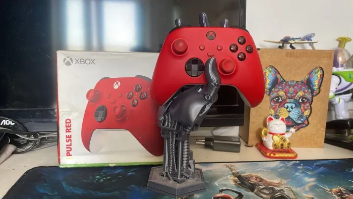 Xbon one + Controle Xbox Pulse Red + Suporte Robô
