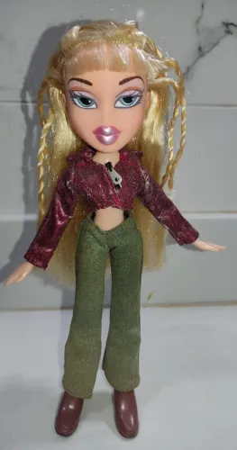 Boneca Bratz anos 2000 loira