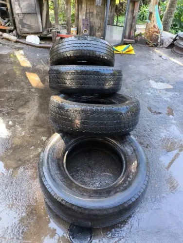 3 pneus 265x75x16 e um 265x70x16